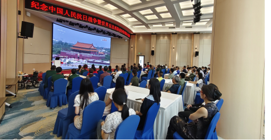 广西老兵志愿者总队与五象湖社区党委百人齐聚9.3阅兵云端直播